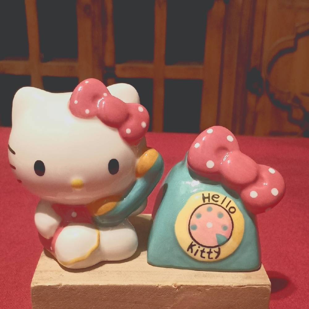 Hello Kitty Salt And Pepper Shakers